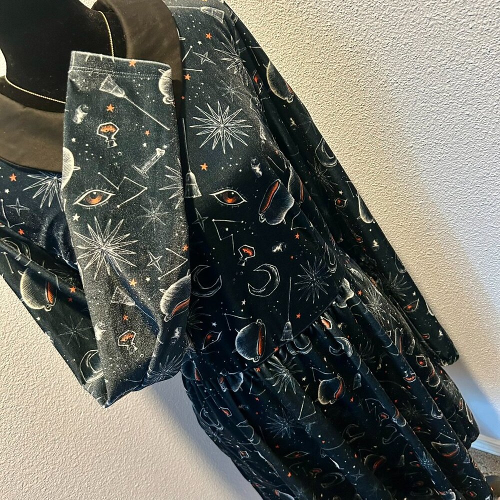 Her Universe Disney Hocus Pocus Symbols Collar Dress, Size Large - Picture 6 of 15